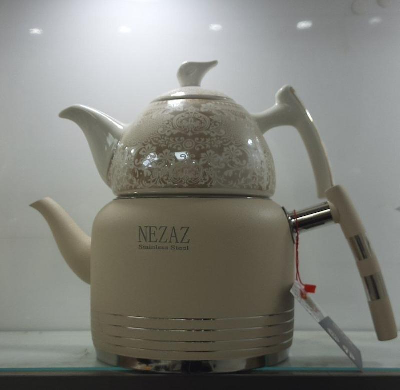 کتری قوری نزاز NEZAZ رنگی 2.5 لیتری رنگی قوری چینی دسته استیل کف چدن کد 2408