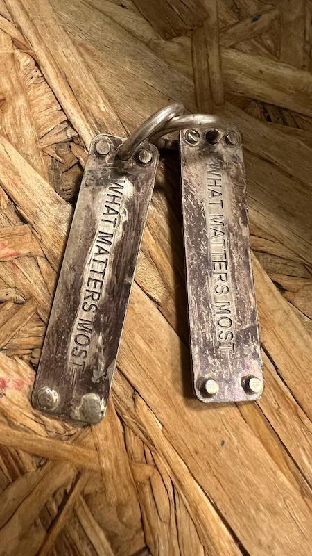 آویز‌مردانه