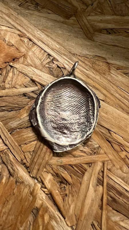 آویز اثر‌انگشت