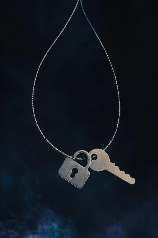 گردنبند کلید و قفل 