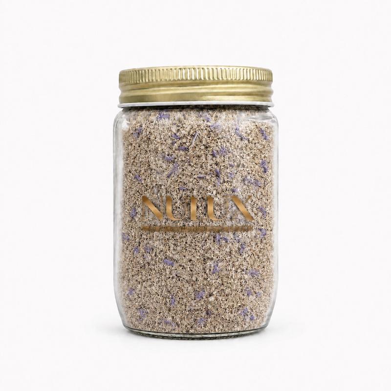 نمک حمام گیاهی اسطوخودوس نولاکس در ظرف شیشه‌ای