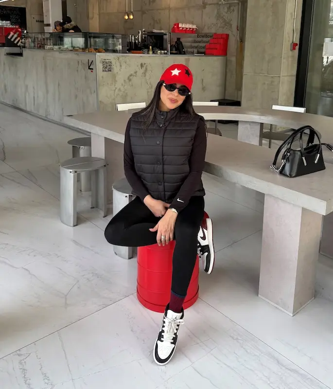  Elara Black