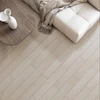 پارکت لمینت یشیل سری لیگنا کد 9030 رنگ سفید استخوانی و کرم روشن با طراحی شیاردار در دکوراسیون داخلی مینیمال و مدرن