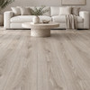 کاتالوگ پارکت لمینت ایزوفام ولنته امباس شیاردار کد V-7322 طرح بلوط اوراسیا Canyon Eurasia Oak با رنگ طوسی کرم روشن در دکوراسیون سالن پذیرایی