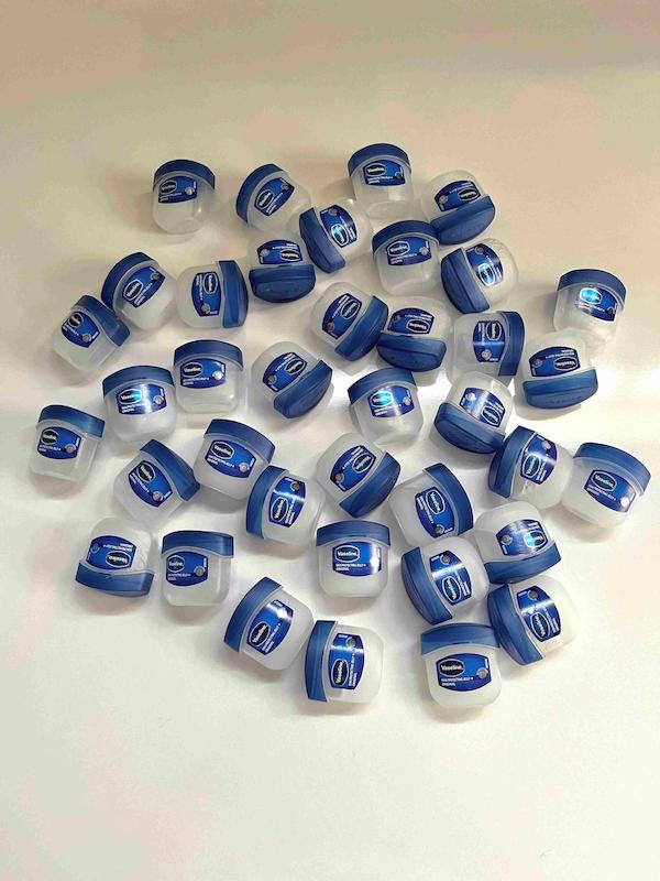 وازلین لب مینی