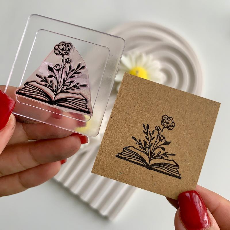 مهر ژلاتینی کد 597 ( دفتر و گل )