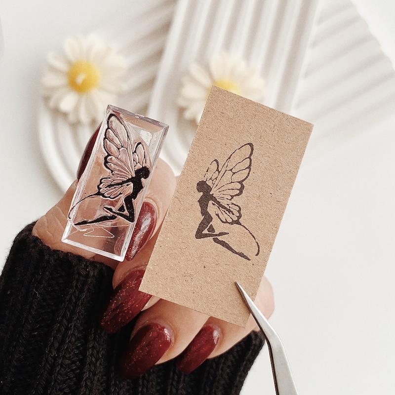 مهر ژلاتینی کد 773 ( دختر و پروانه )