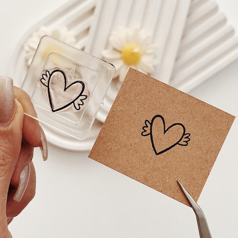 مهر ژلاتینی کد 807 ( قلب بالدار )