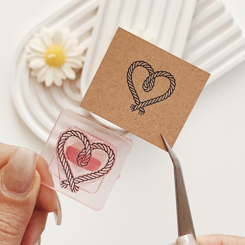 مهر ژلاتینی کد 812 ( قلب مکرومه )