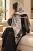 روسری زنانه طرح پچ‌ورک مشکی کرم