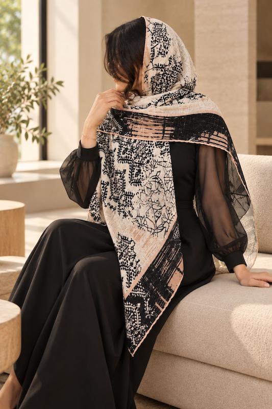 روسری زنانه طرح پچ‌ورک مشکی کرم
