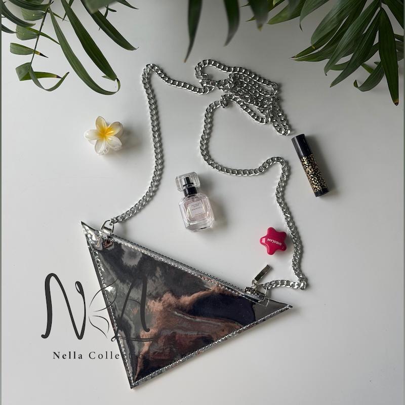 کیف چرم مثلثی