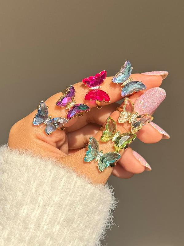 پروانه شیشه ای🦋