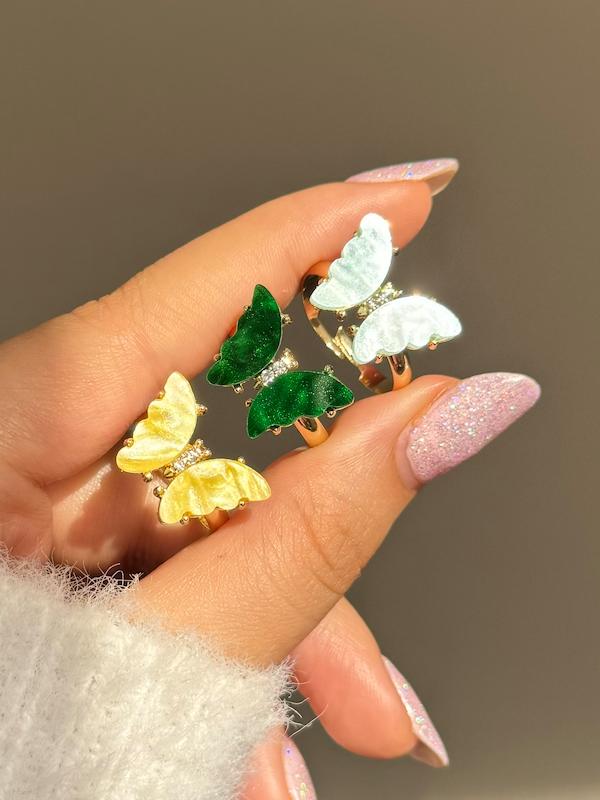 پروانه اکلیلی🌸
