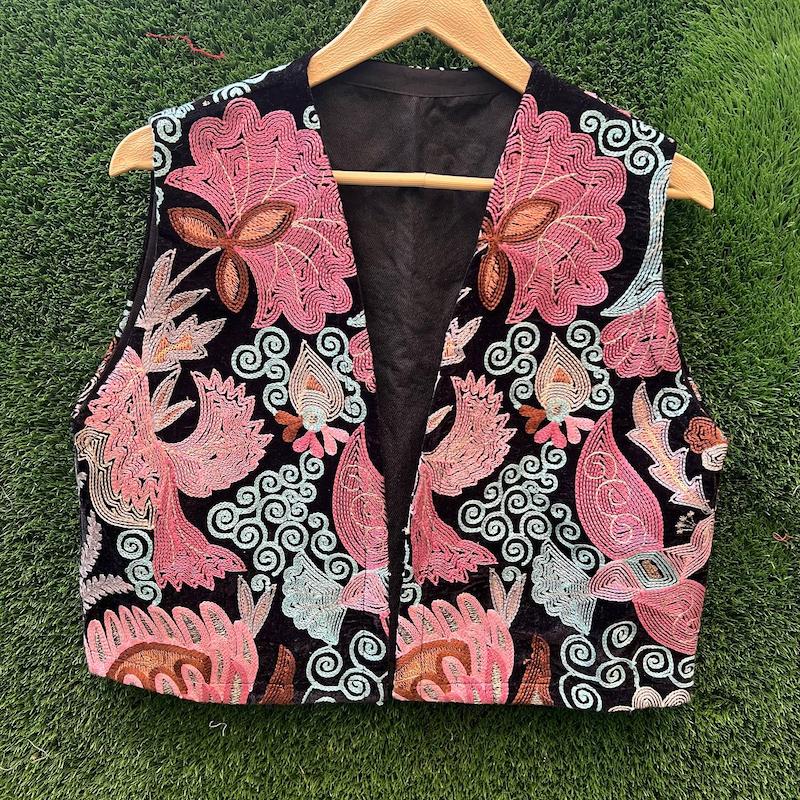 جلیقه مخمل خاص پشت هم سوزندوزی