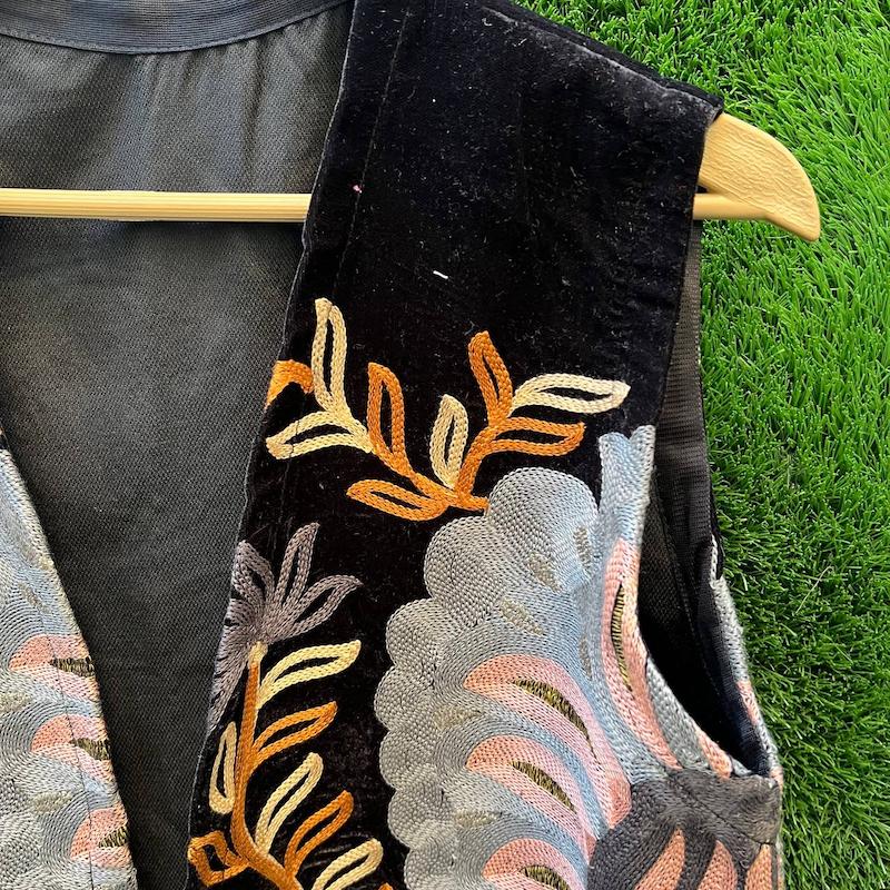 جلیقه مخمل خاص پشت هم سوزندوزی