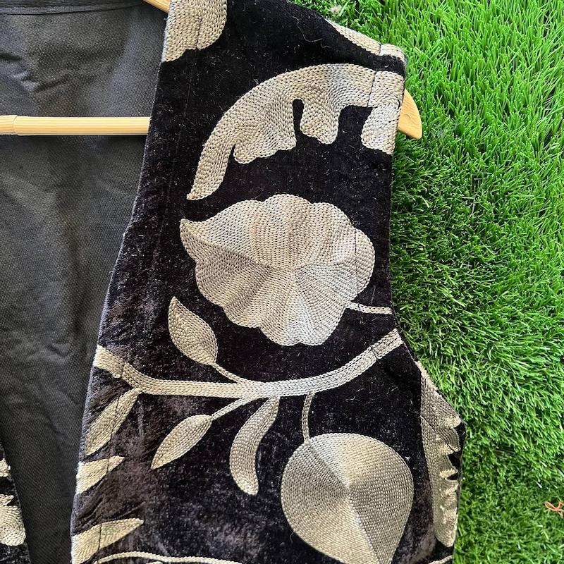 جلیقه مخمل خاص پشت هم سوزندوزی