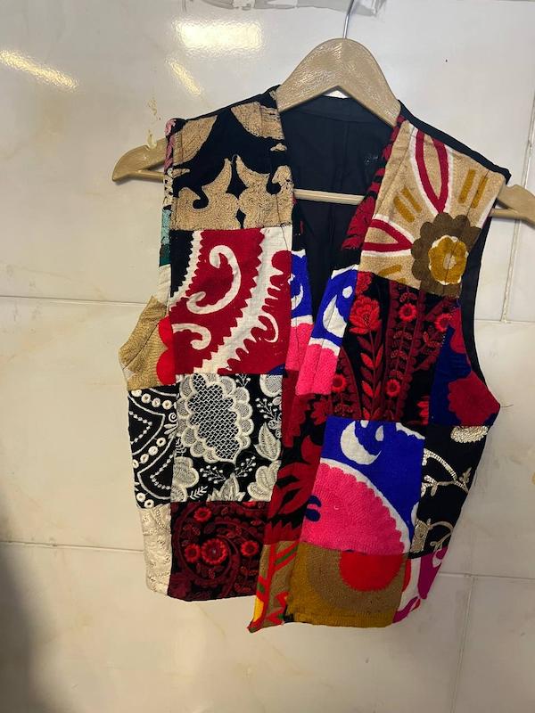 جلیقه چهل تیکه مشکی ه