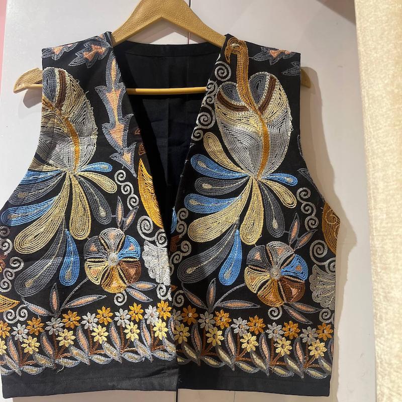 جلیقه مشکی طاووسی 