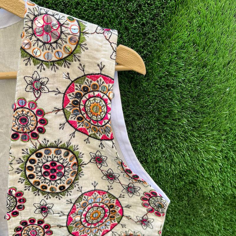 جلیقه سوزندوزی  j14