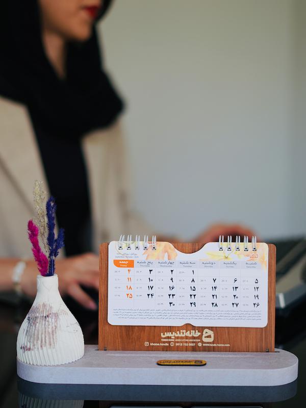 استند تقویم رومیزی