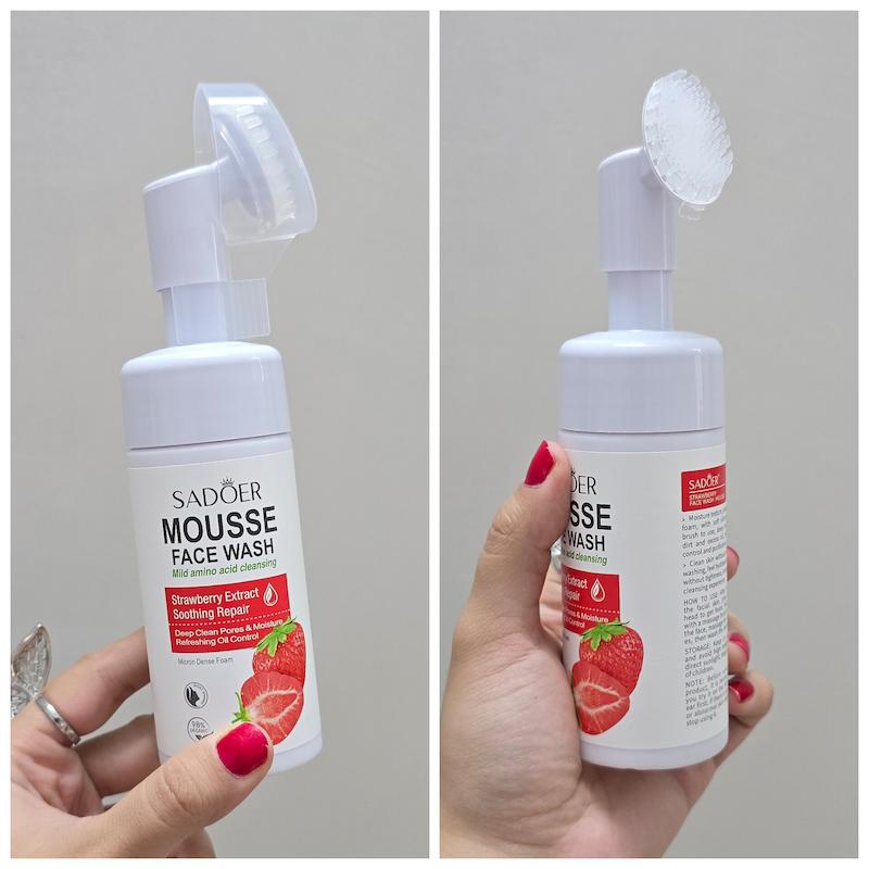فوم شستشو براش دار توت فرنگی SADOER