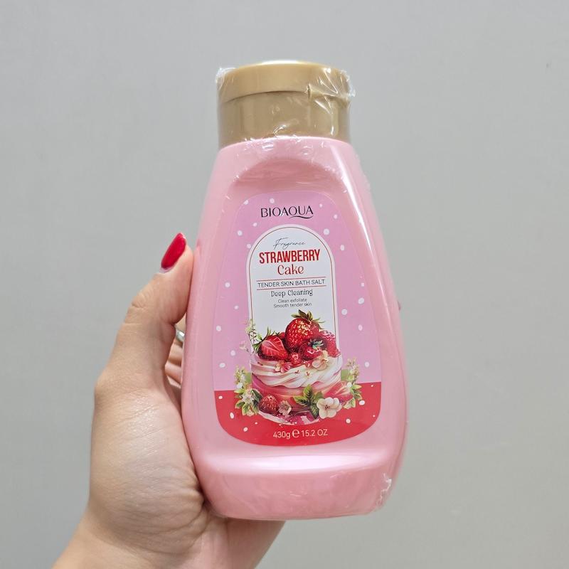 نمک بدن کیک توت فرنگی BIOAQUA