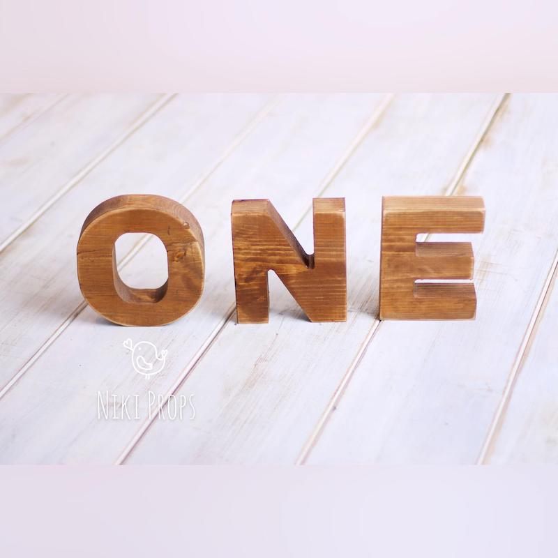 حروف ONE چوبی