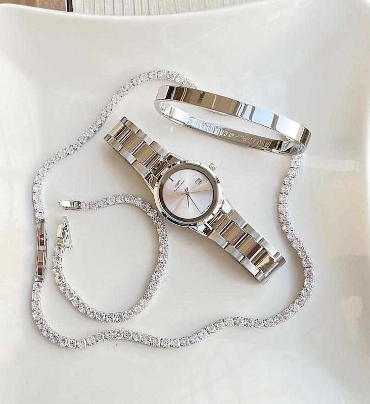 دستبند و گردنبند نگین دار