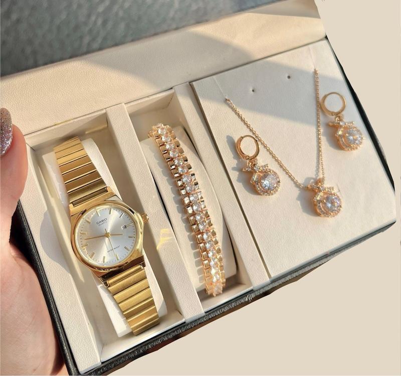 ساعت Casio اولدمانی طلایی و آیتم های ست