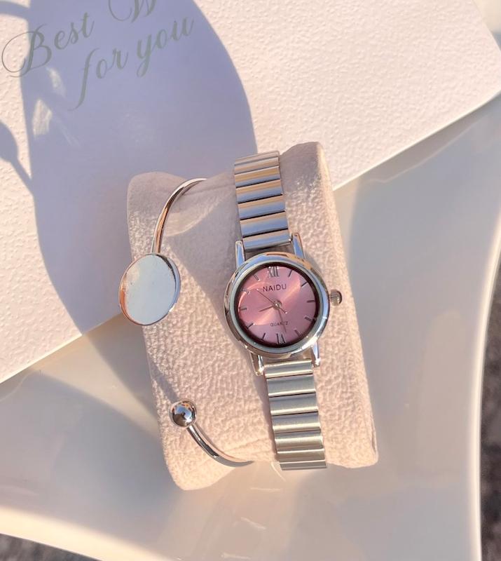 ساعت نایدو گرد صورتی