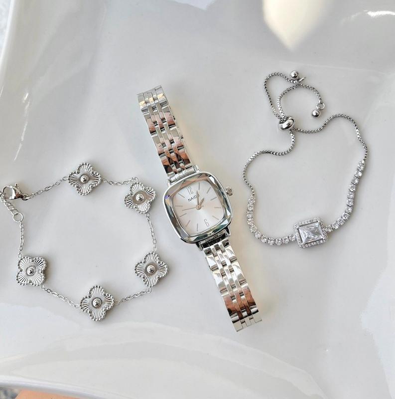 ساعت نایدو شیشه الماسی و آیتم های ست