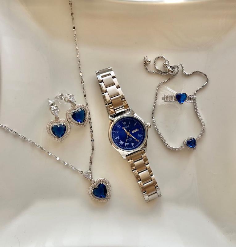 ساعت کاسیو صفحه آبی و آیتم های ست