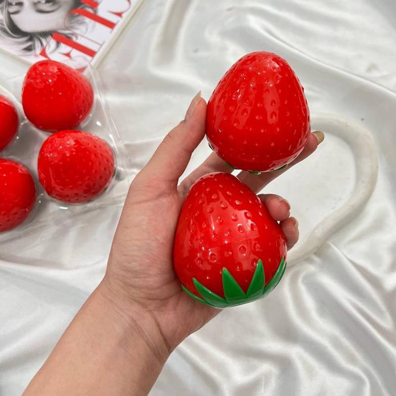 کرم مرطوب کننده توت فرنگی