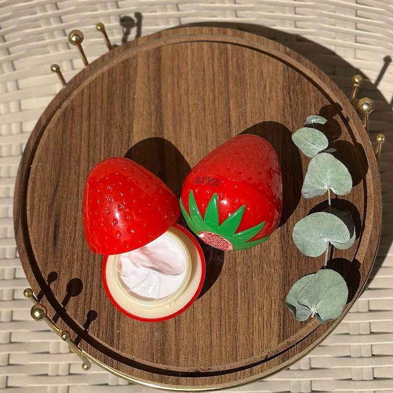 کرم مرطوب کننده توت فرنگی
