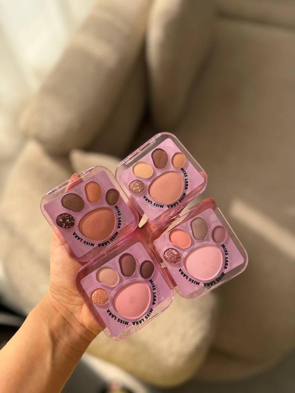 سایه چشم پنجه گربه میس لارا