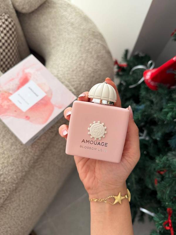 ادکلن آمواج بلوسوم لاو