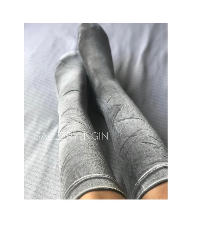 جوراب مخمل نقره ای