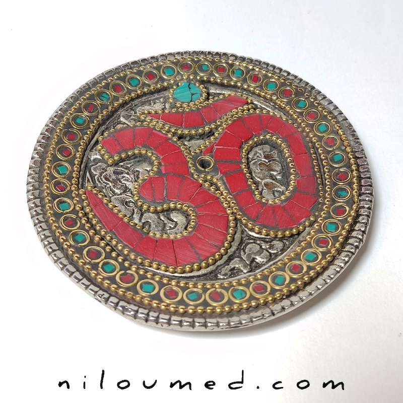 جاعودی و دیوارکوب آلومینیومی با نماد اوم 