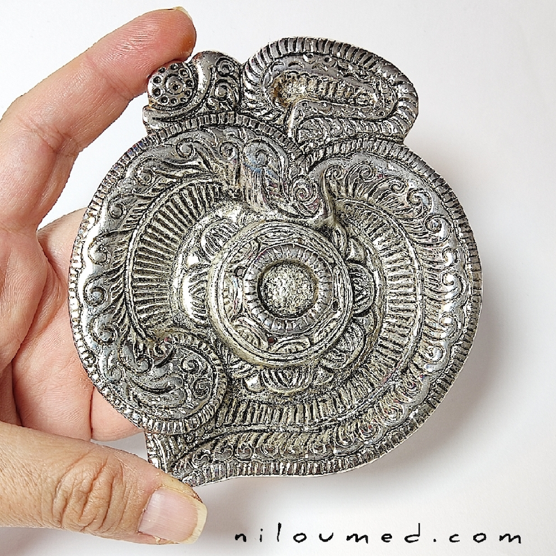 جاعودی و دیوارکوب آلومینیومی با نماد اوم