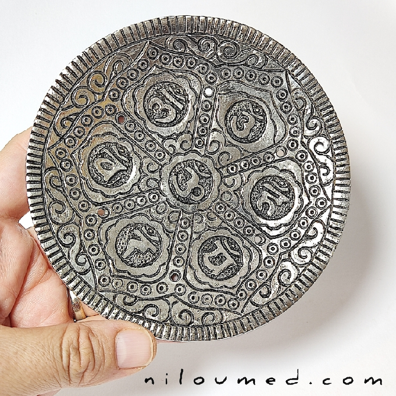 جاعودی و دیوارکوب نقره‌ای با مانتراهای چاکراها