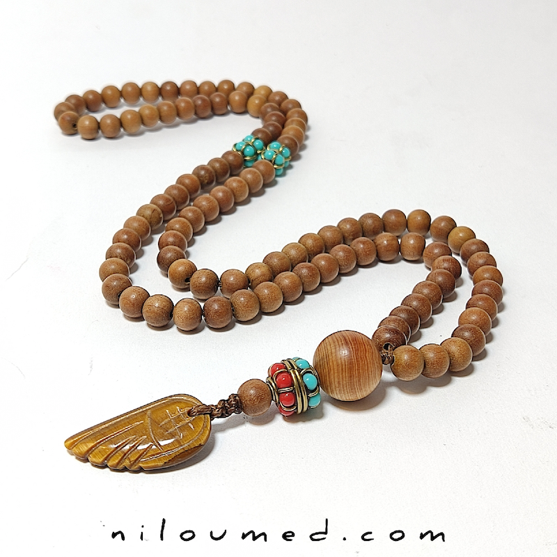تسبیح و گردنبند چوب سندل و سنگ چشم ببر 
