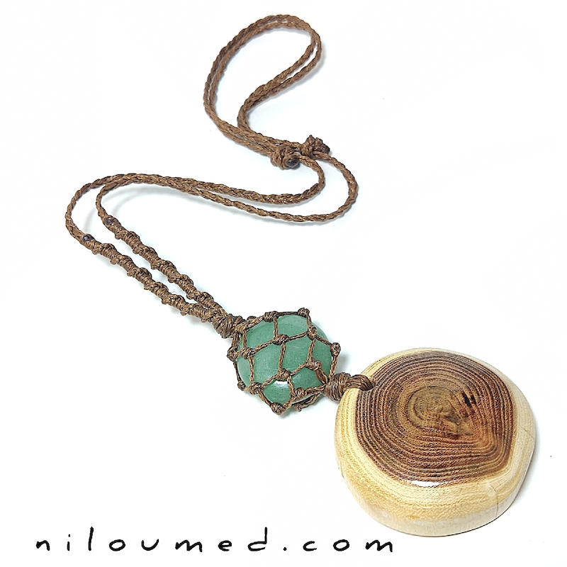 گردنبند چوب و اونتورین سبز نماد خوش شانسی