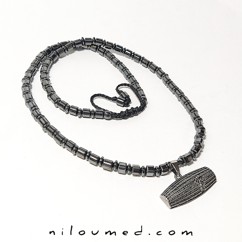 گردنبند منشور کوروش بزرگ و سنگ حدید 