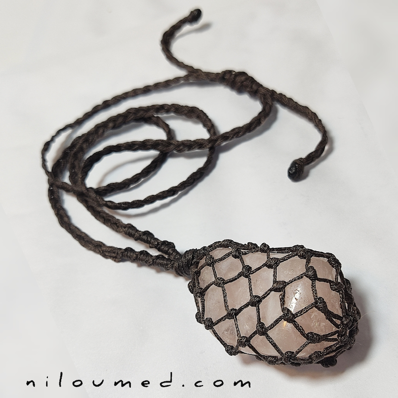 گردنبند رزکوارتز نماد عشق و محبت کد 110