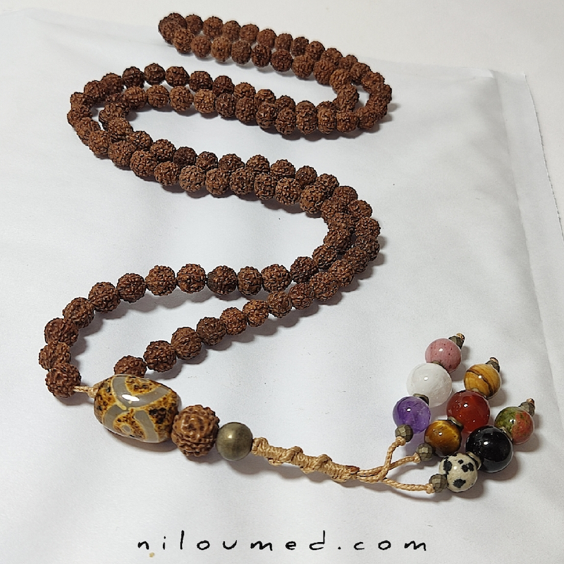تسبیح پاکسازی چاکراها و محافظ هاله‌ی انرژی  به همراه عقیق تبتی سه چشم نماد شانس، افتخار و ثروت کد 142