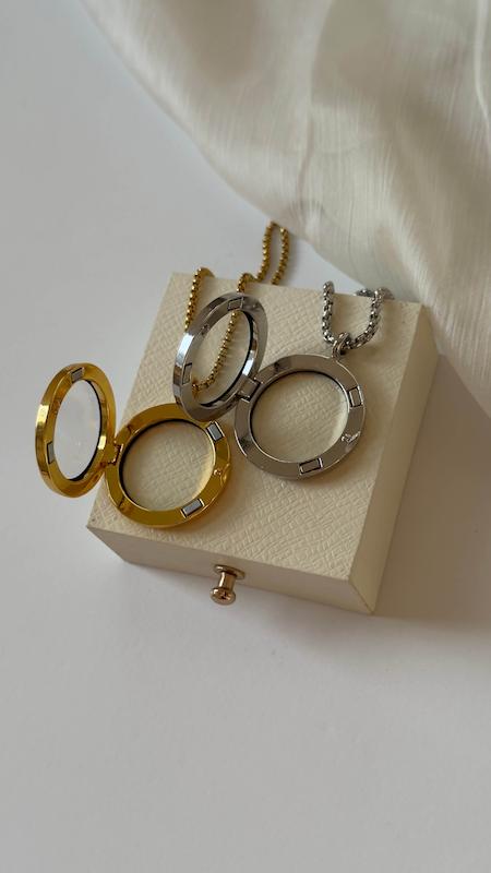 گردنبند لاکت شیشه ای