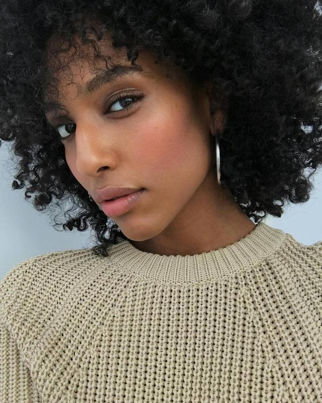 رژگونه glossier 