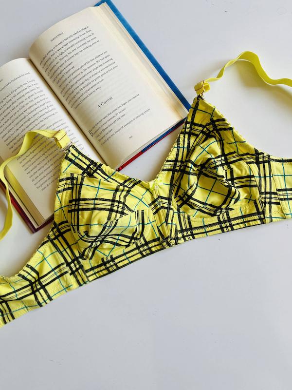 سوتین نخی چهارخونه