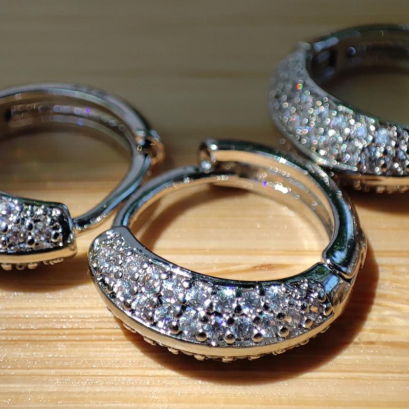 گوشواره حلقه ای نقره ای نگین دار 002